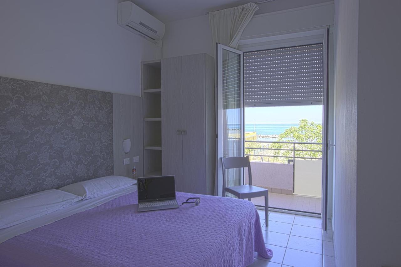 רימיני Hotel Ridens מראה חיצוני תמונה