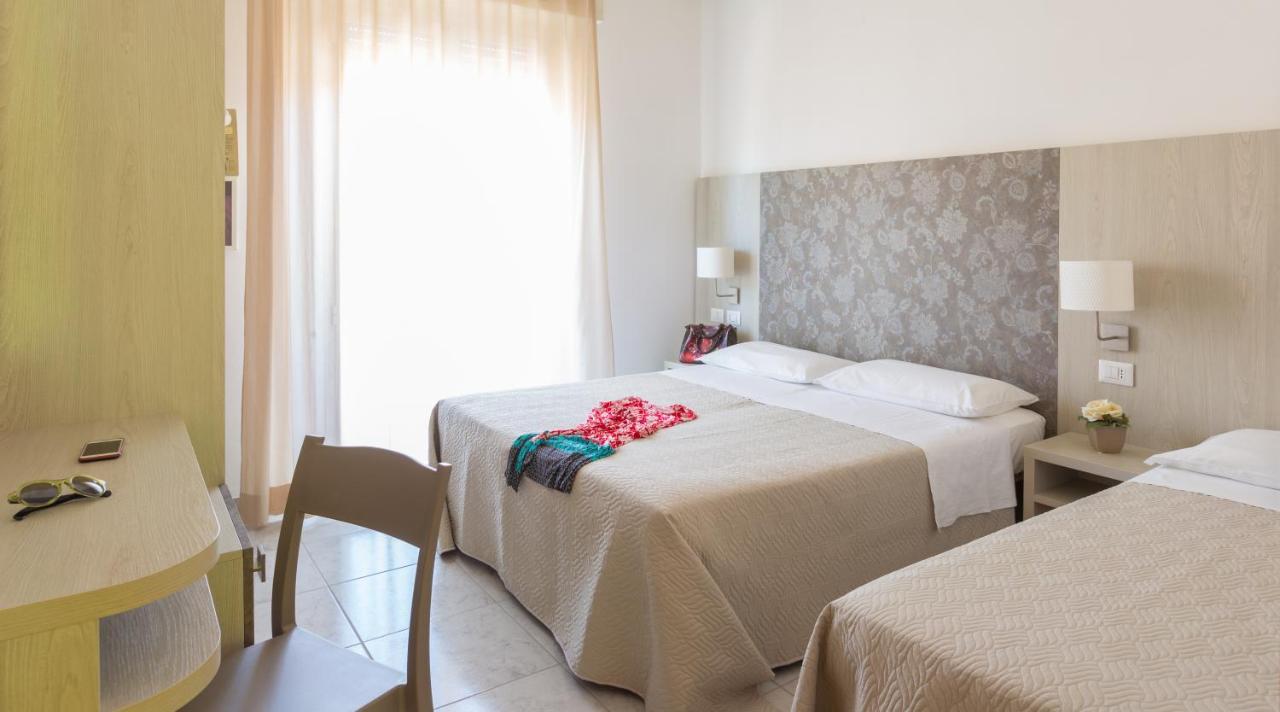 רימיני Hotel Ridens מראה חיצוני תמונה