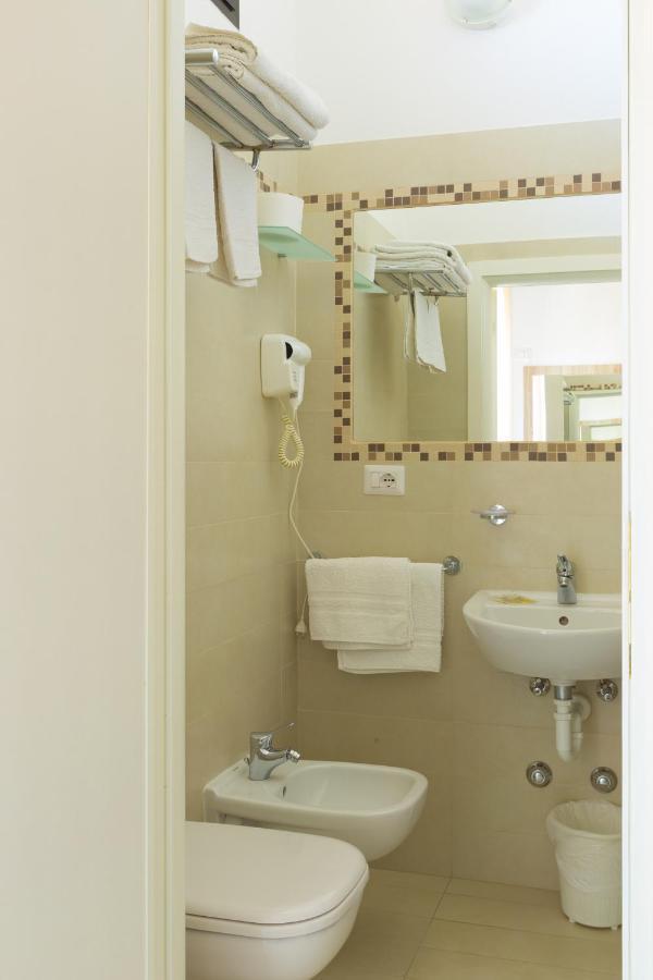 רימיני Hotel Ridens מראה חיצוני תמונה