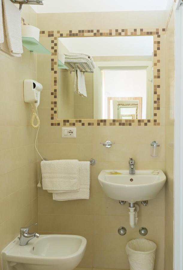 רימיני Hotel Ridens מראה חיצוני תמונה