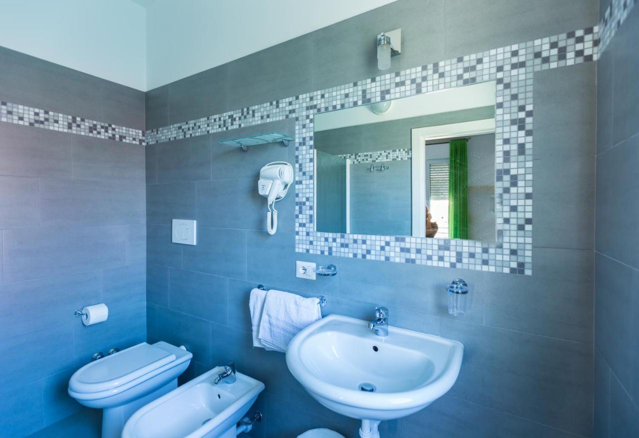 רימיני Hotel Ridens מראה חיצוני תמונה
