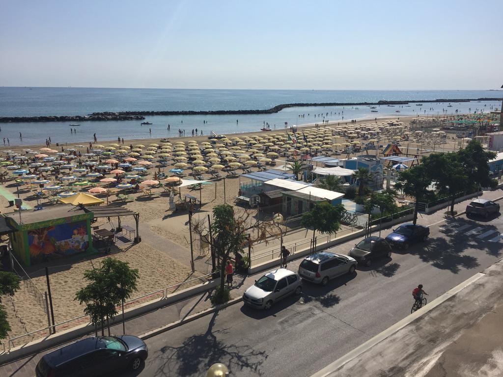 רימיני Hotel Ridens מראה חיצוני תמונה