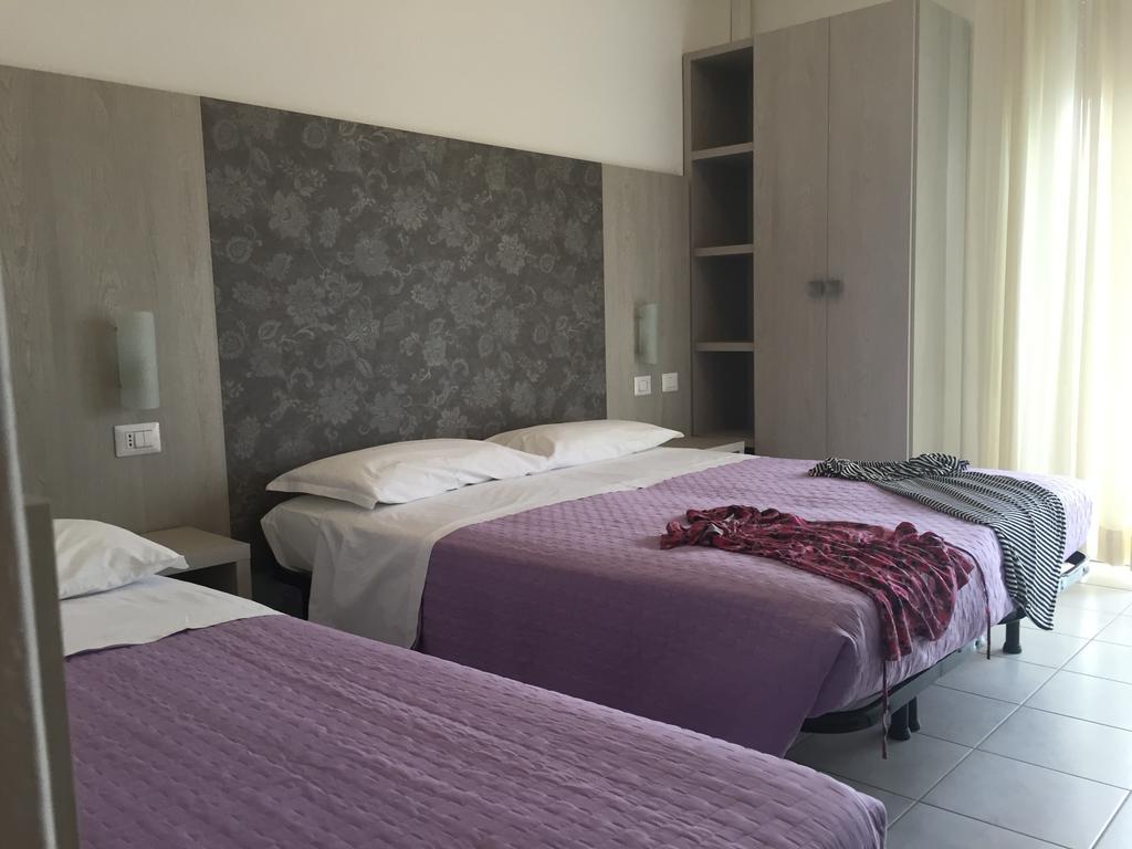 רימיני Hotel Ridens מראה חיצוני תמונה