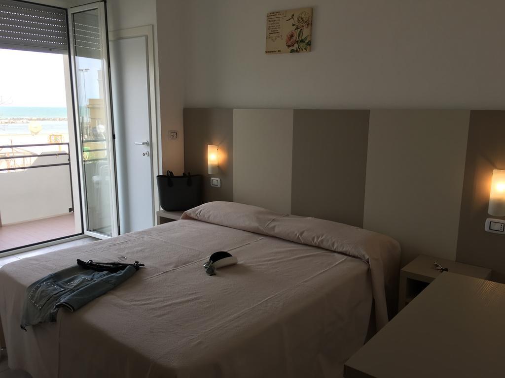 רימיני Hotel Ridens מראה חיצוני תמונה