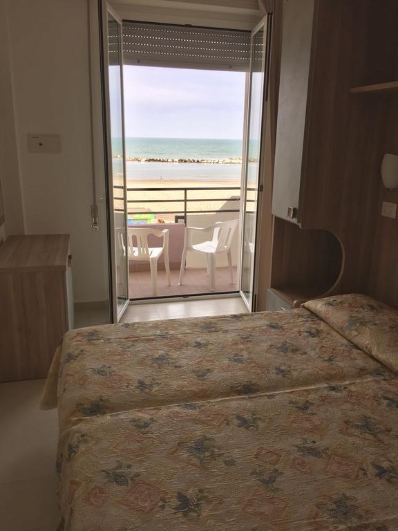 רימיני Hotel Ridens מראה חיצוני תמונה