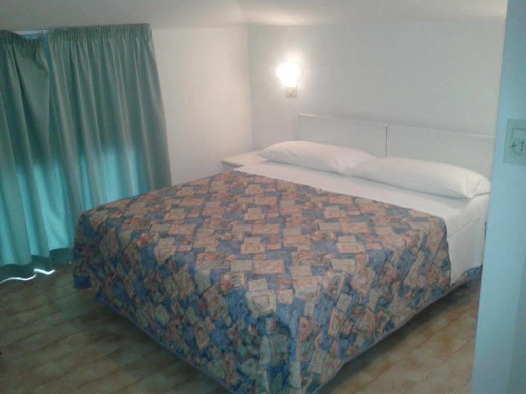 רימיני Hotel Ridens מראה חיצוני תמונה