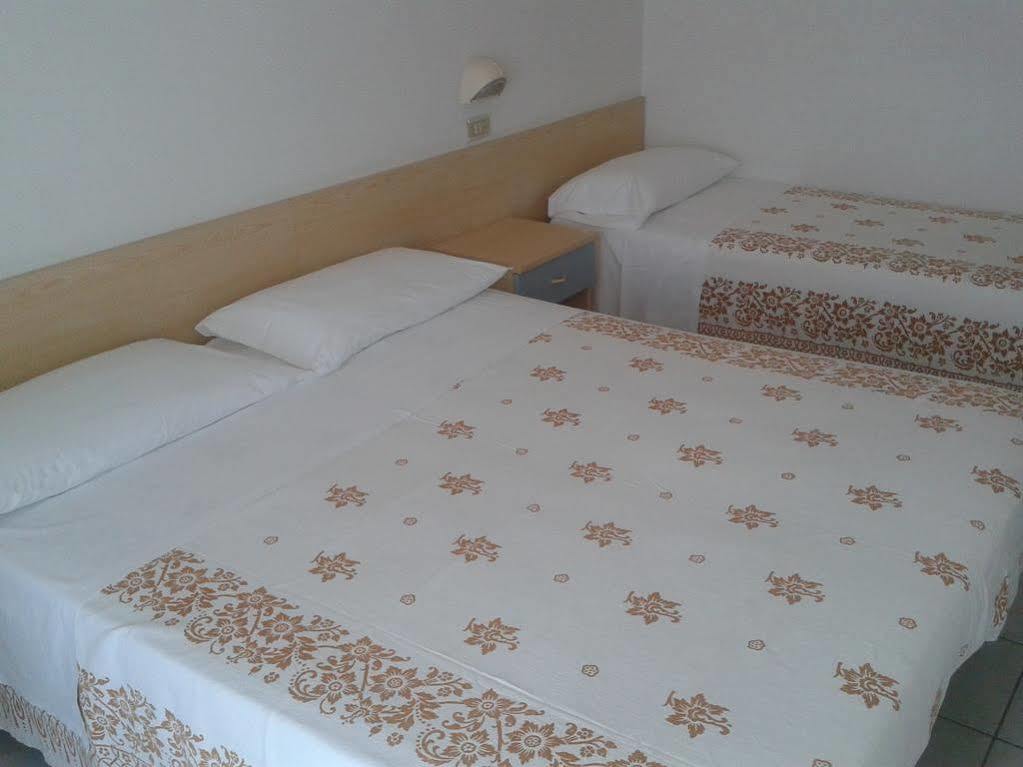 רימיני Hotel Ridens מראה חיצוני תמונה