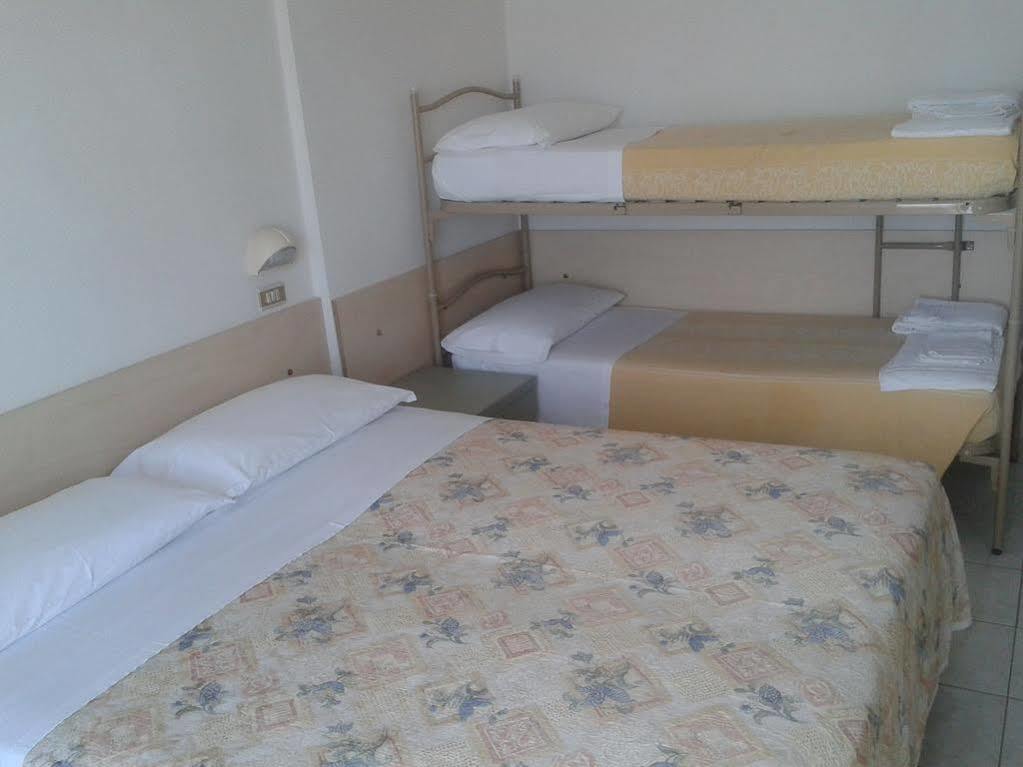 רימיני Hotel Ridens מראה חיצוני תמונה