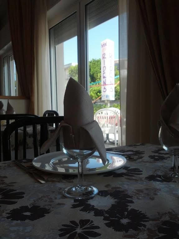 רימיני Hotel Ridens מראה חיצוני תמונה