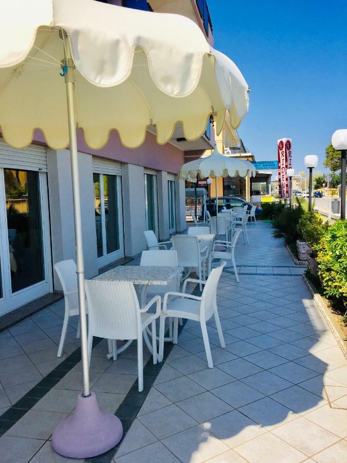 רימיני Hotel Ridens מראה חיצוני תמונה