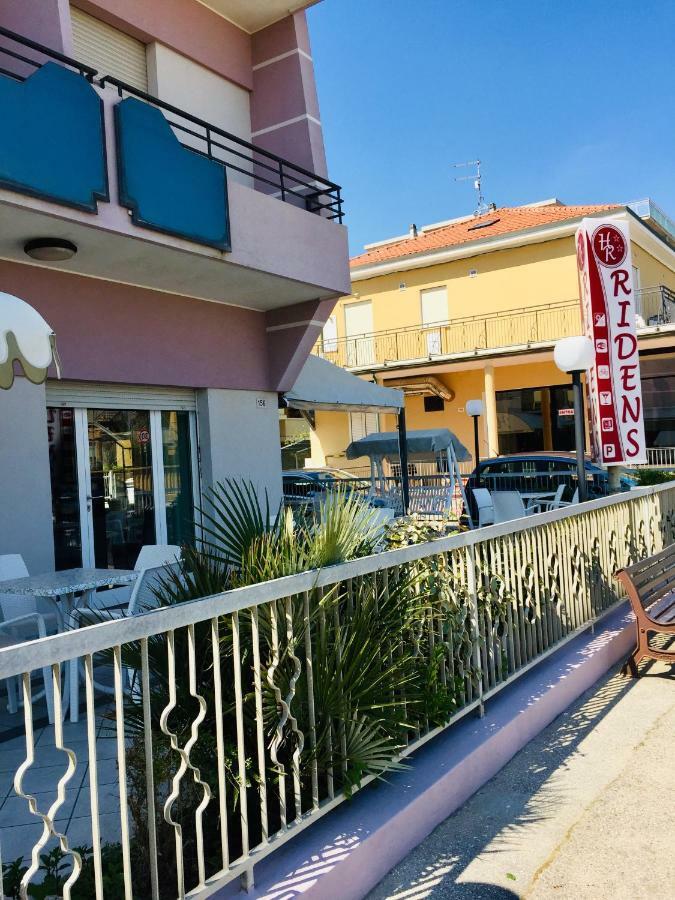רימיני Hotel Ridens מראה חיצוני תמונה